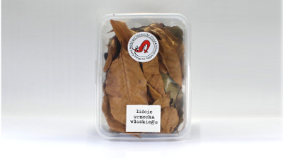 Walnut leaves are natural food for miniature shrimps. The leaves release tannins and cause a slight acidification of water. They also disinfect water.